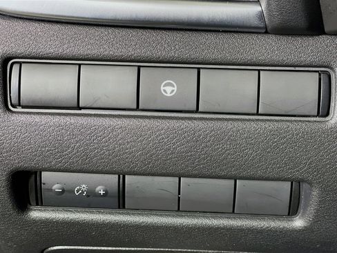 Used 2023 Nissan Rogue SV image 17