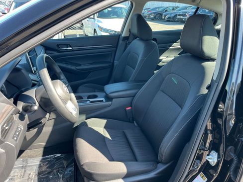 Used 2025 Nissan Altima 2.5 SV image 37