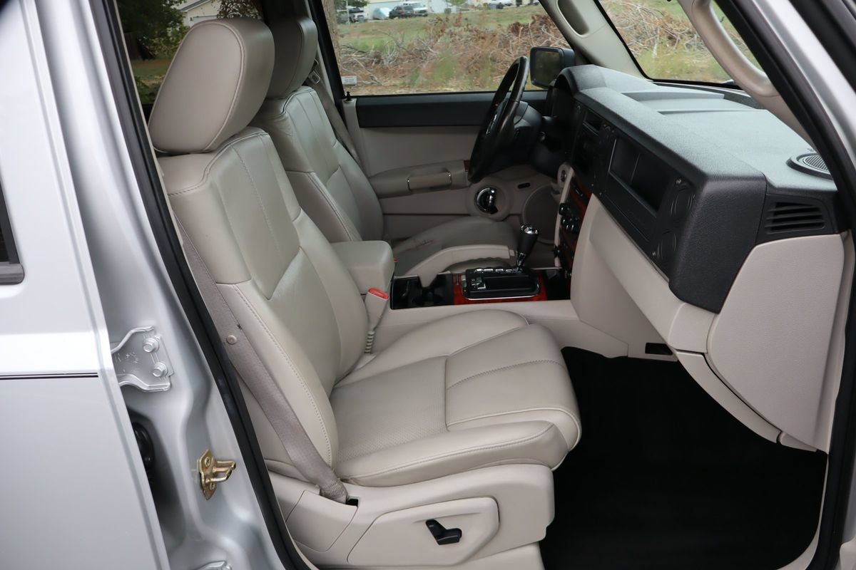 Used 2006 Jeep Commander Limited w/ Trailer Tow Group IV AWD/4WD image 21