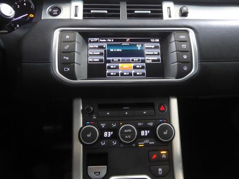 Used 2016 Land Rover Range Rover Evoque SE image 18