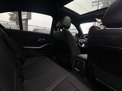 Used 2022 BMW 330i Sedan w/ M Sport Package image 23