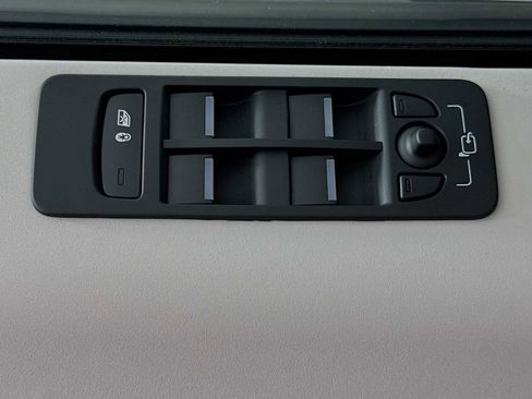 New 2025 Land Rover Discovery Sport S image 19