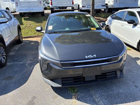 Used 2025 Kia K4 FWD image 2