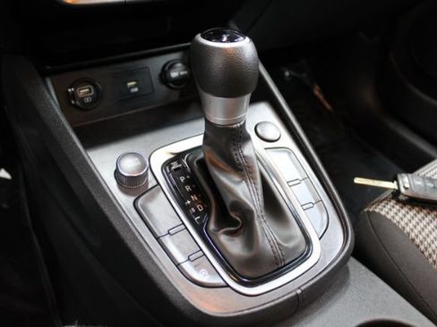 Used 2023 Hyundai Kona SE FWD image 15