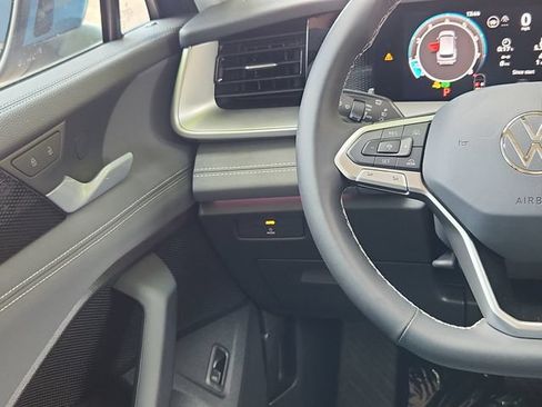 New 2026 Volkswagen Tiguan SE AWD/4WD image 25