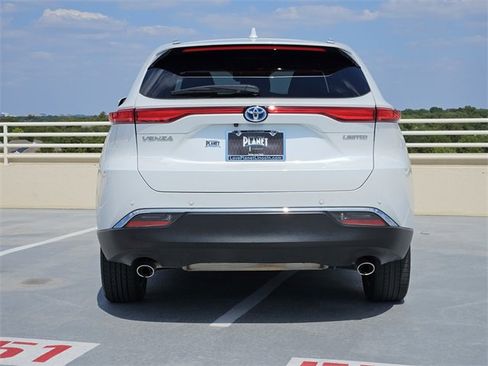 Used 2023 Toyota Venza Limited image 6