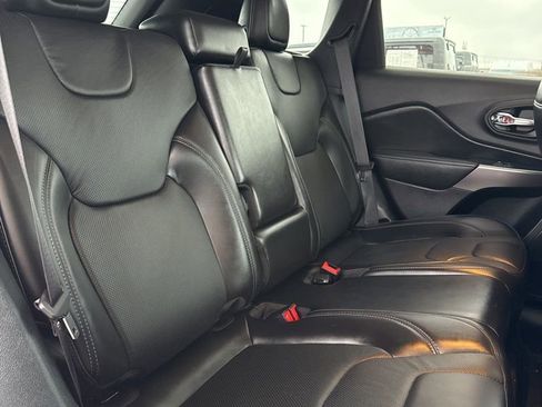 Used 2020 Jeep Cherokee Limited image 30