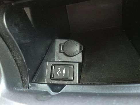 Used 2016 Toyota Camry LE image 4