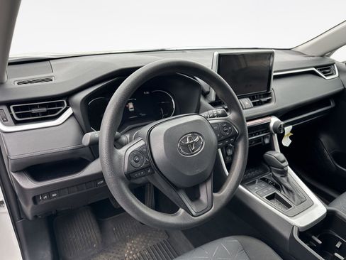 Used 2025 Toyota RAV4 XLE w/ Convenience Package image 11