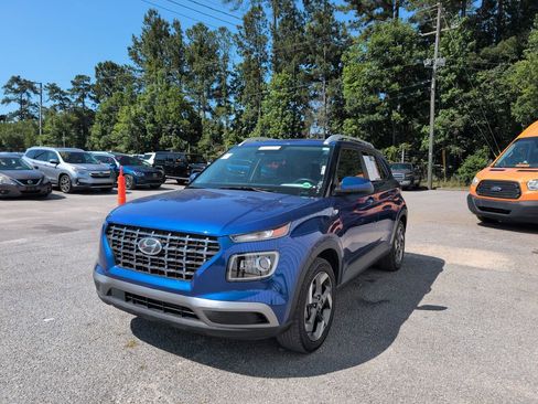 Used 2024 Hyundai Venue Limited FWD image 3