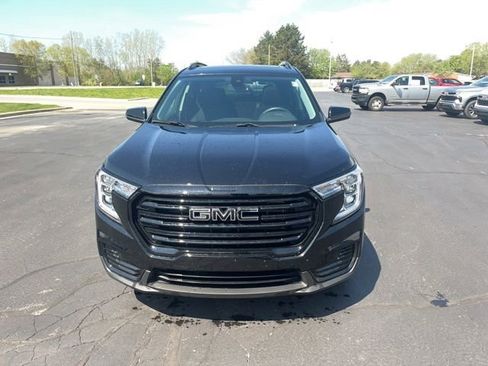 Used 2023 GMC Terrain SLE w/ Driver Convenience Package FWD image 3