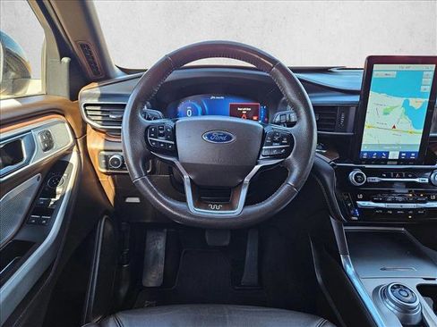 Used 2021 Ford Explorer King Ranch w/ Premium Technology Package image 11