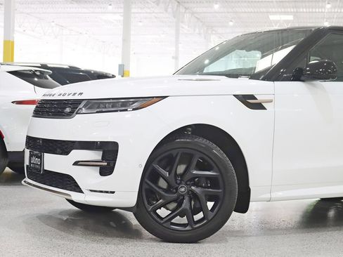 Used 2025 Land Rover Range Rover Sport Dynamic SE AWD/4WD image 3