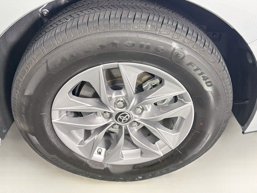 Used 2022 Toyota Sienna LE FWD image 32