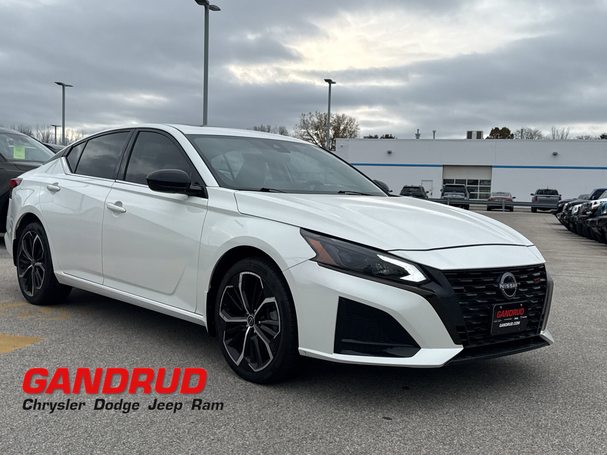 Used 2024 Nissan Altima 2.5 SR w/ SR Premium Package AWD/4WD image 1