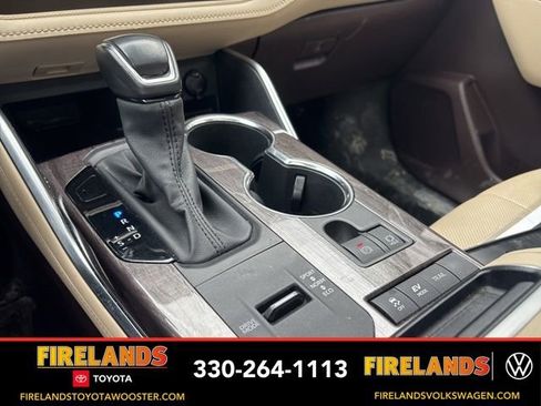 Used 2021 Toyota Highlander Limited image 19