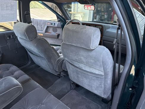Used 1993 Chrysler LeBaron Landau FWD image 28