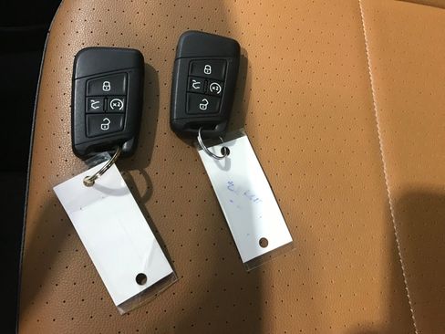 Used 2019 Volkswagen Tiguan SEL w/ 3rd Row Seat Package AWD/4WD image 31
