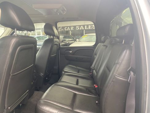 Used 2013 Chevrolet Avalanche LTZ image 17