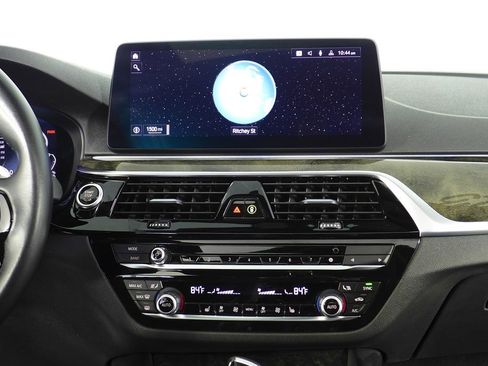 Certified 2023 BMW 530e w/ Convenience Package image 26