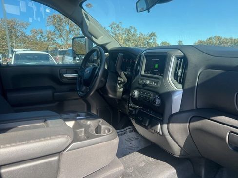 Used 2024 Chevrolet Silverado 2500 Custom w/ Custom Convenience Package image 5