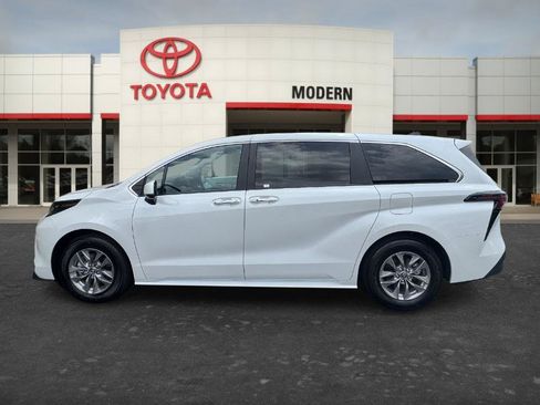 Used 2025 Toyota Sienna XLE FWD image 7