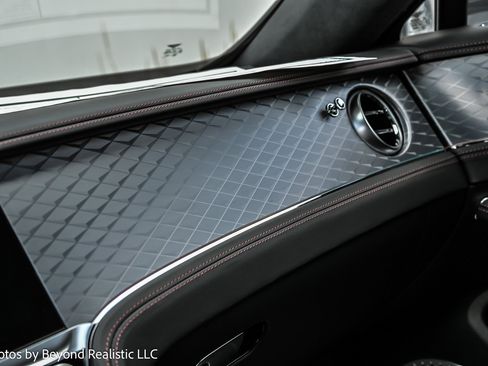 Used 2025 Bentley Flying Spur Plug-In Hybrid AWD/4WD image 50