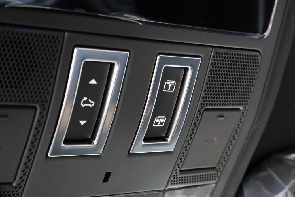 New 2026 Land Rover Defender 110 S AWD/4WD image 26