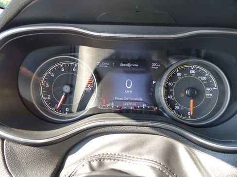 Used 2021 Jeep Cherokee Limited AWD/4WD image 30