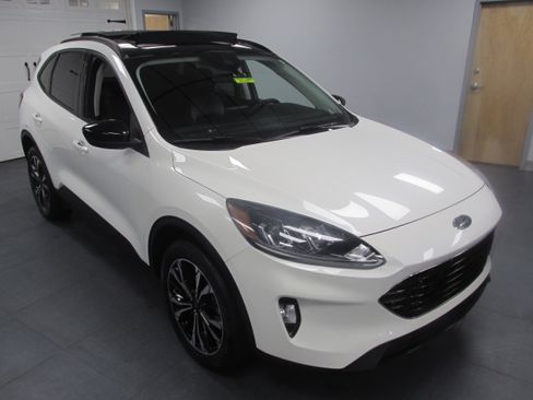 Used 2022 Ford Escape SEL w/ SEL Stealth AWD Package image 3