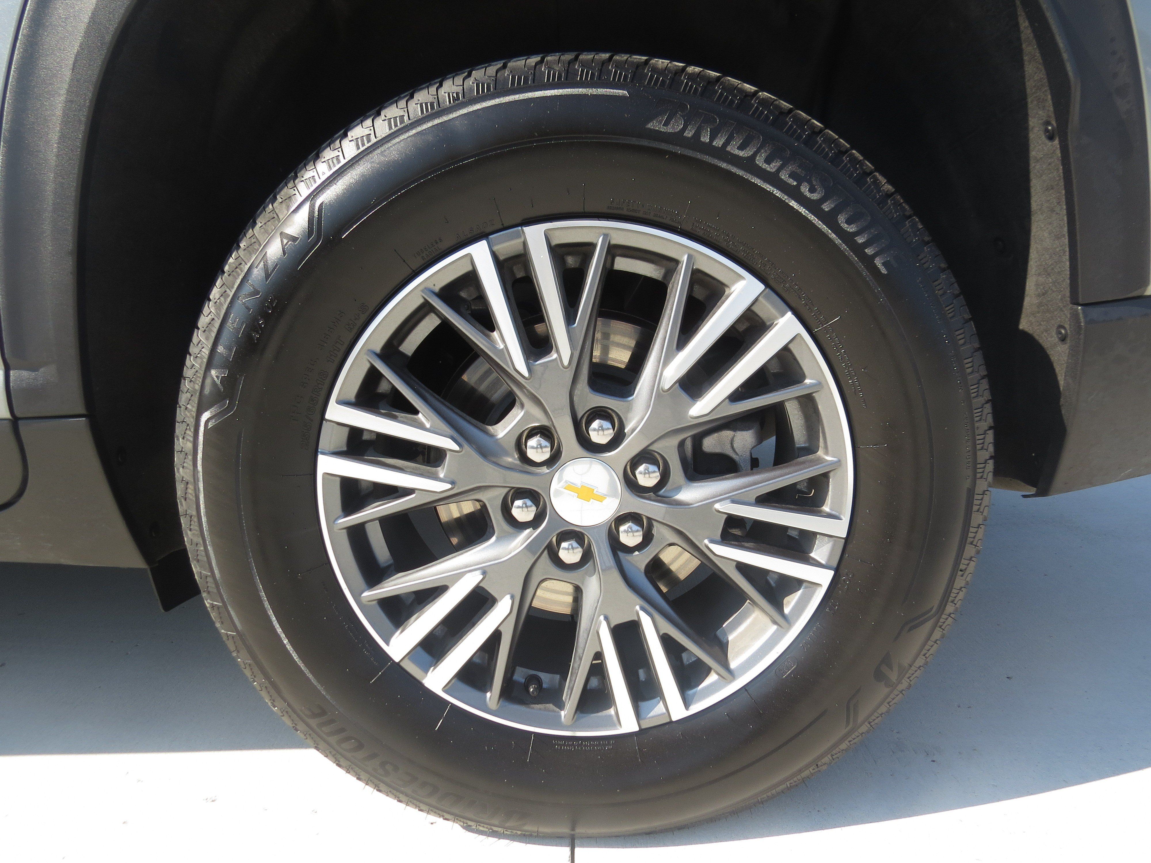 Used 2026 Chevrolet Traverse LT w/ Driver Confidence Package FWD image 13