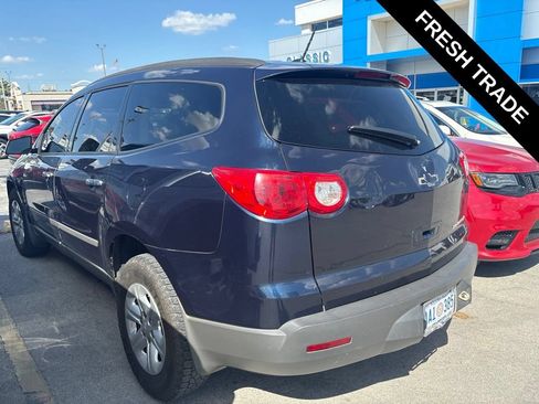 Used 2012 Chevrolet Traverse LS FWD image 3