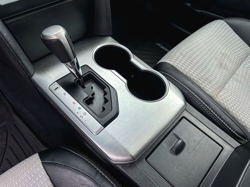 Used 2014 Toyota Camry SE FWD image 19