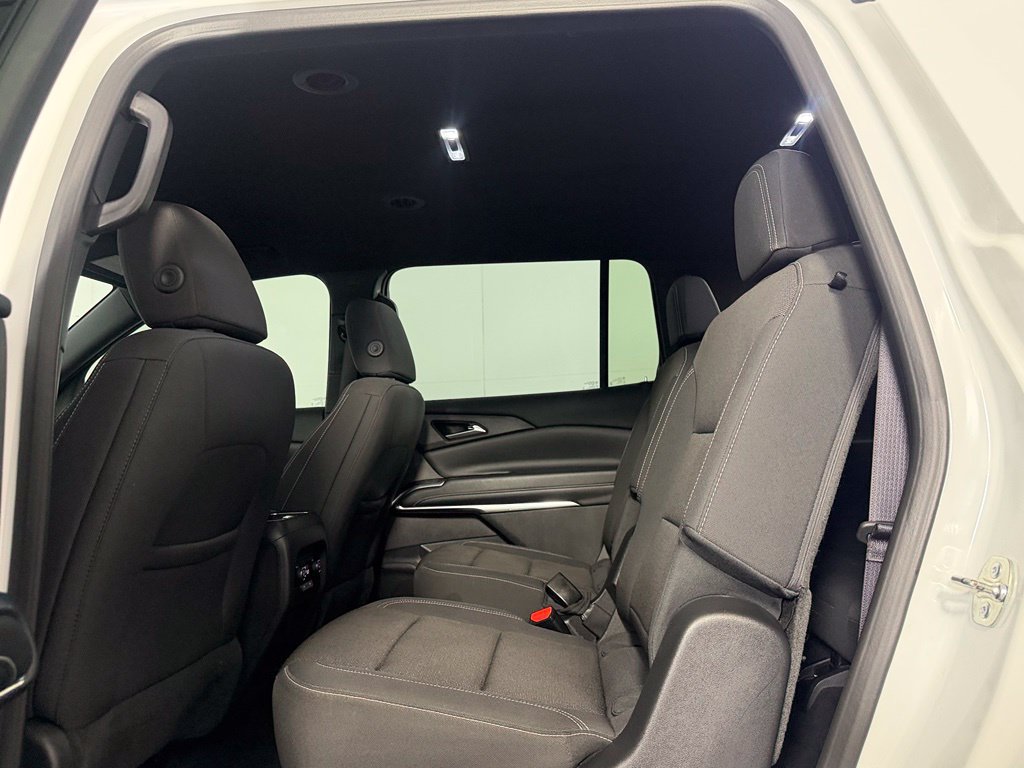 Used 2025 Chevrolet Traverse LT w/ Driver Confidence Package FWD image 24