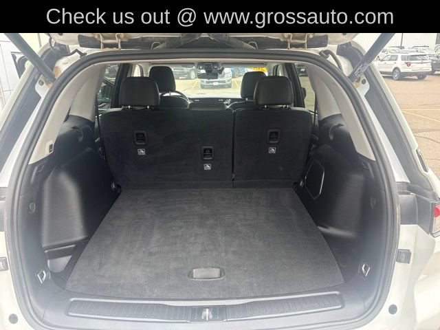 Used 2023 Jeep Grand Cherokee Limited w/ Luxury Tech Group II AWD/4WD image 31