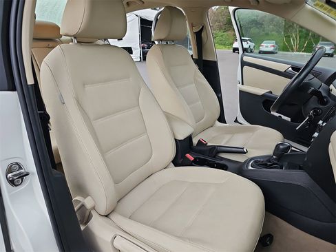 Used 2012 Volkswagen Jetta SE image 10