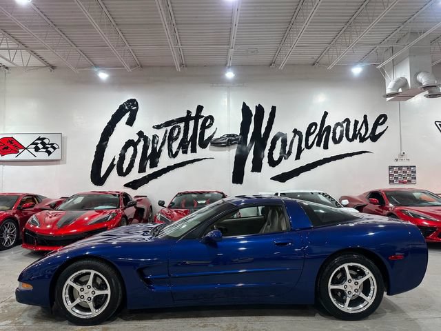 Used 2004 Chevrolet Corvette Coupe w/ Preferred Equipment Group RWD image 2