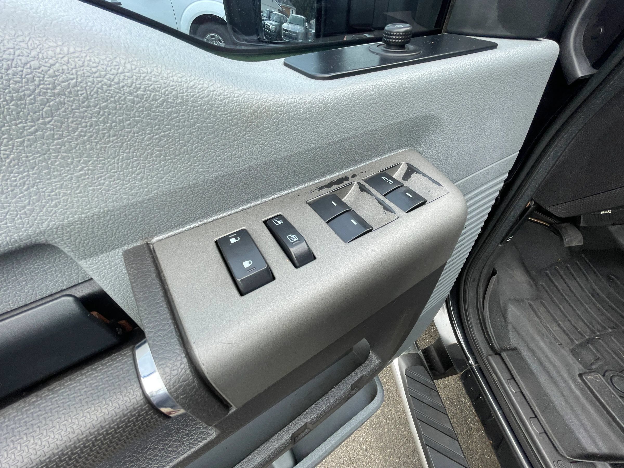 Used 2012 Ford F250 XLT w/ Snow Plow Prep Pkg AWD/4WD image 12