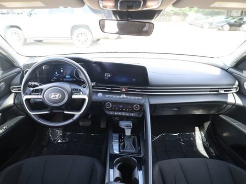 Used 2025 Hyundai Elantra SEL FWD image 12