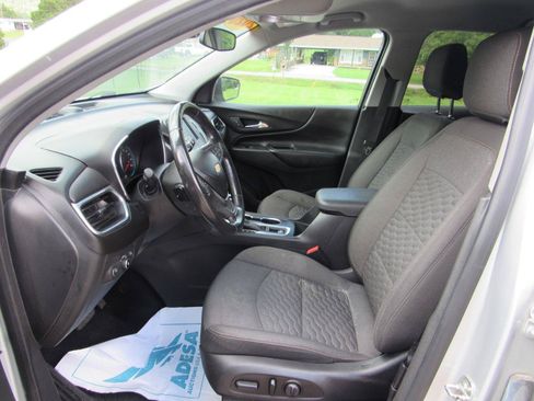Used 2020 Chevrolet Equinox LT w/ Driver Convenience Package FWD image 4