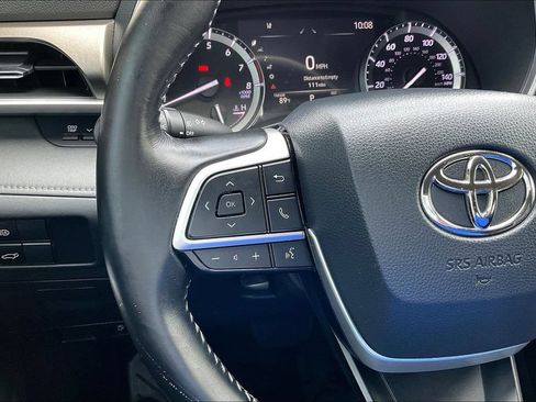 Used 2022 Toyota Highlander XLE FWD image 13