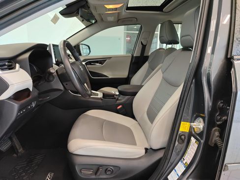 Used 2020 Toyota RAV4 Limited w/ Limited Grade Weather Package AWD/4WD image 9