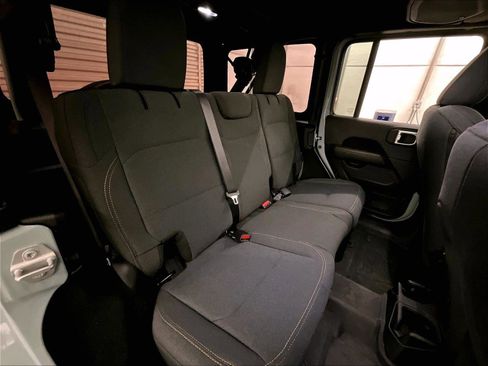 Used 2024 Jeep Wrangler Unlimited Sahara AWD/4WD image 26