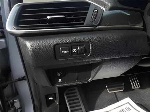 Used 2018 Honda Accord Sport image 9