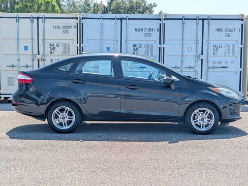 Used 2017 Ford Fiesta SE FWD image 4