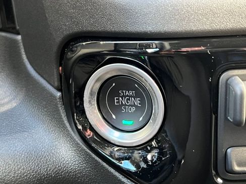 New 2025 GMC Sierra 1500 Elevation image 31