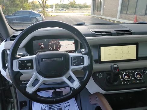 Used 2020 Land Rover Defender 110 SE image 22