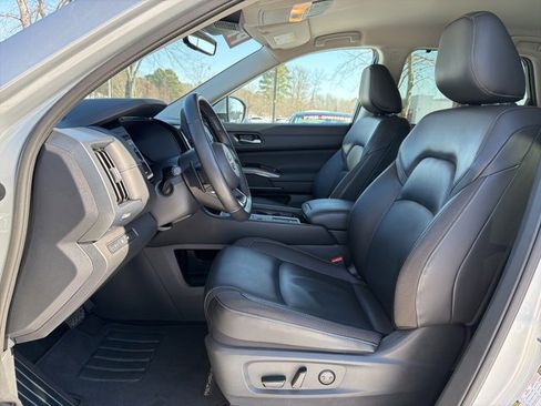 Used 2025 Nissan Pathfinder SL image 20