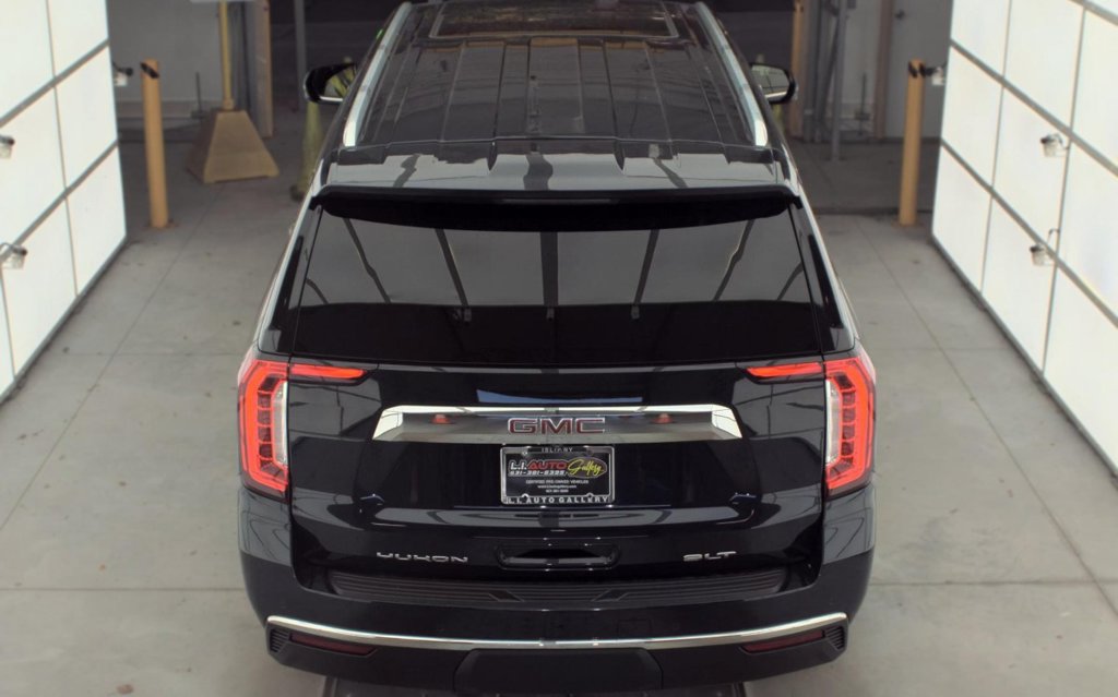 Used 2022 GMC Yukon XL SLT w/ SLT Premium Package AWD/4WD image 5