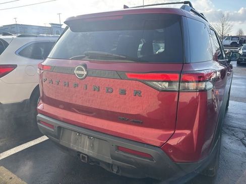 Used 2022 Nissan Pathfinder SV w/ SV Premium Package image 5
